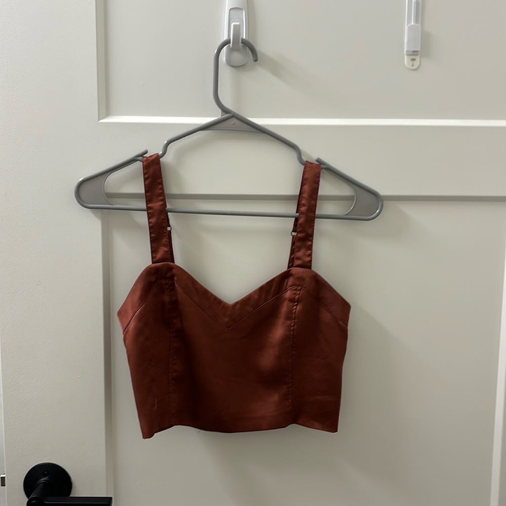 Maroonish cropped Abercrombie tank top. W adjustable straps